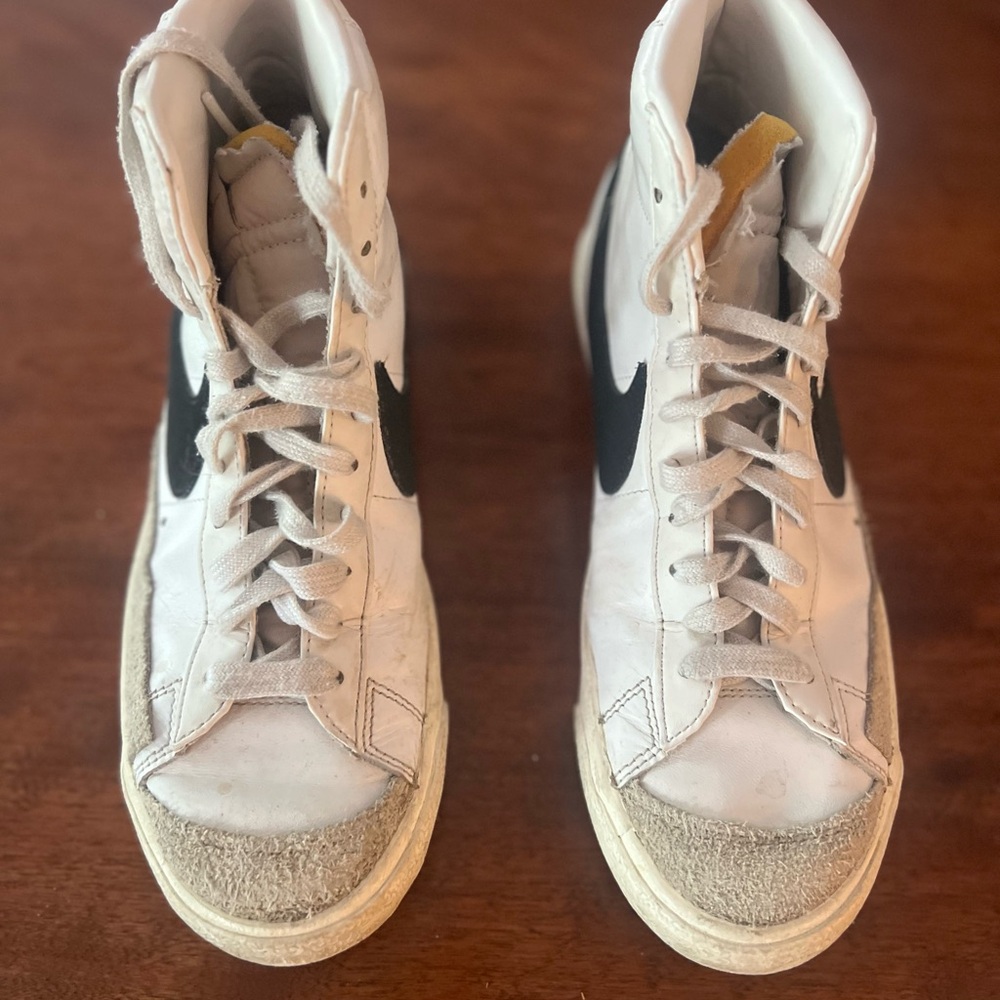 Nike Blazers Mid ‘77 White and Black Sneakers (Mens 7.5 / Womens 6) - Picture 5 of 8